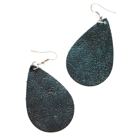 Unbranded Jewelry - Handcrafted leather teardrop textured earrings